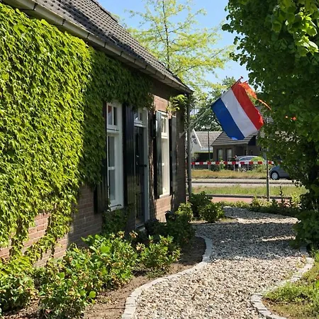 Mir Lo In Adults Only Bed & Breakfast