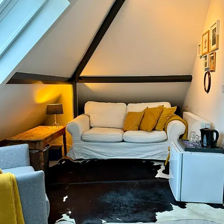 Mir Lo In Adults Only Couette-café 4*