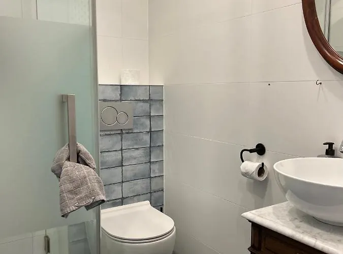 Mir Lo In Adults Only Panzió 4*