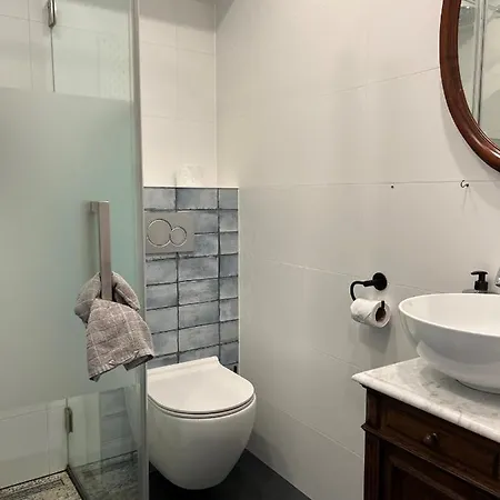 Mir Lo In Adults Only Bed & Breakfast 4*