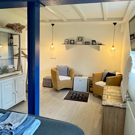 Mir Lo In Adults Only Bed & Breakfast 4*