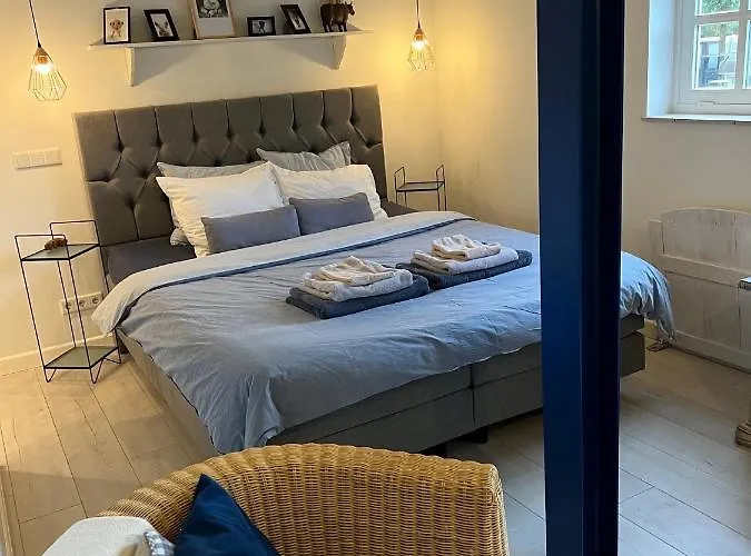 Mir Lo In Adults Only Bed & Breakfast 4*