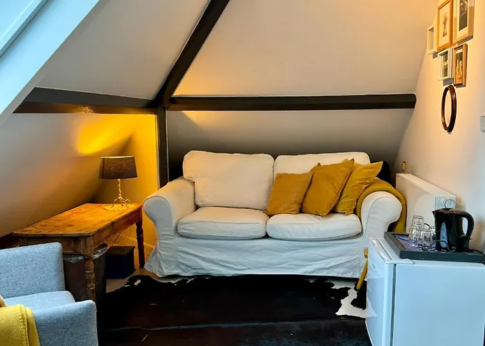 Mir Lo In Adults Only Bed & Breakfast 4*